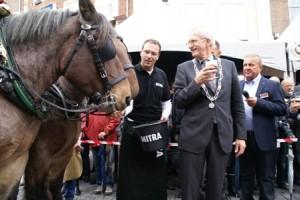 Haardhout geur in supermarkt vanwege bokbier